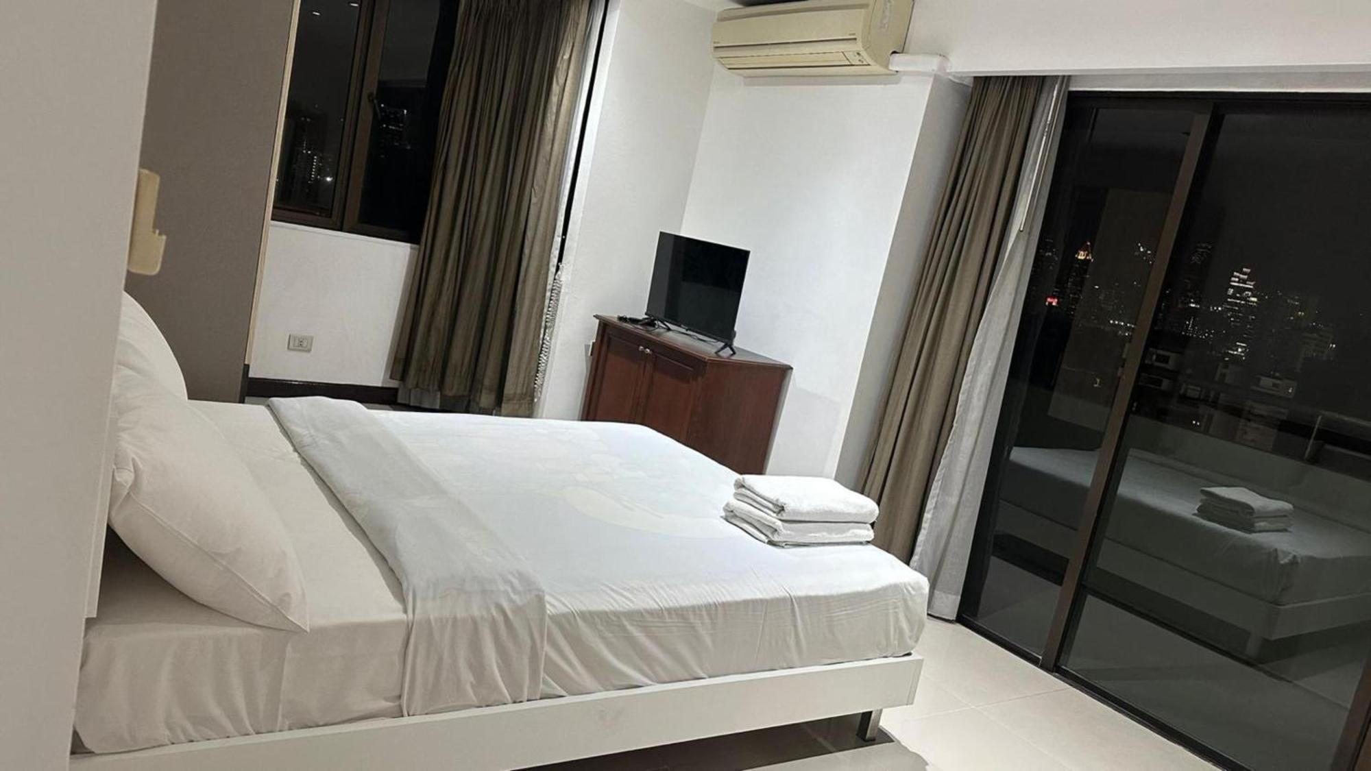 Affordable Serviced Apartments In Nana Omni Tower - Prime Sukhumvit Location Bangkok Zewnętrze zdjęcie