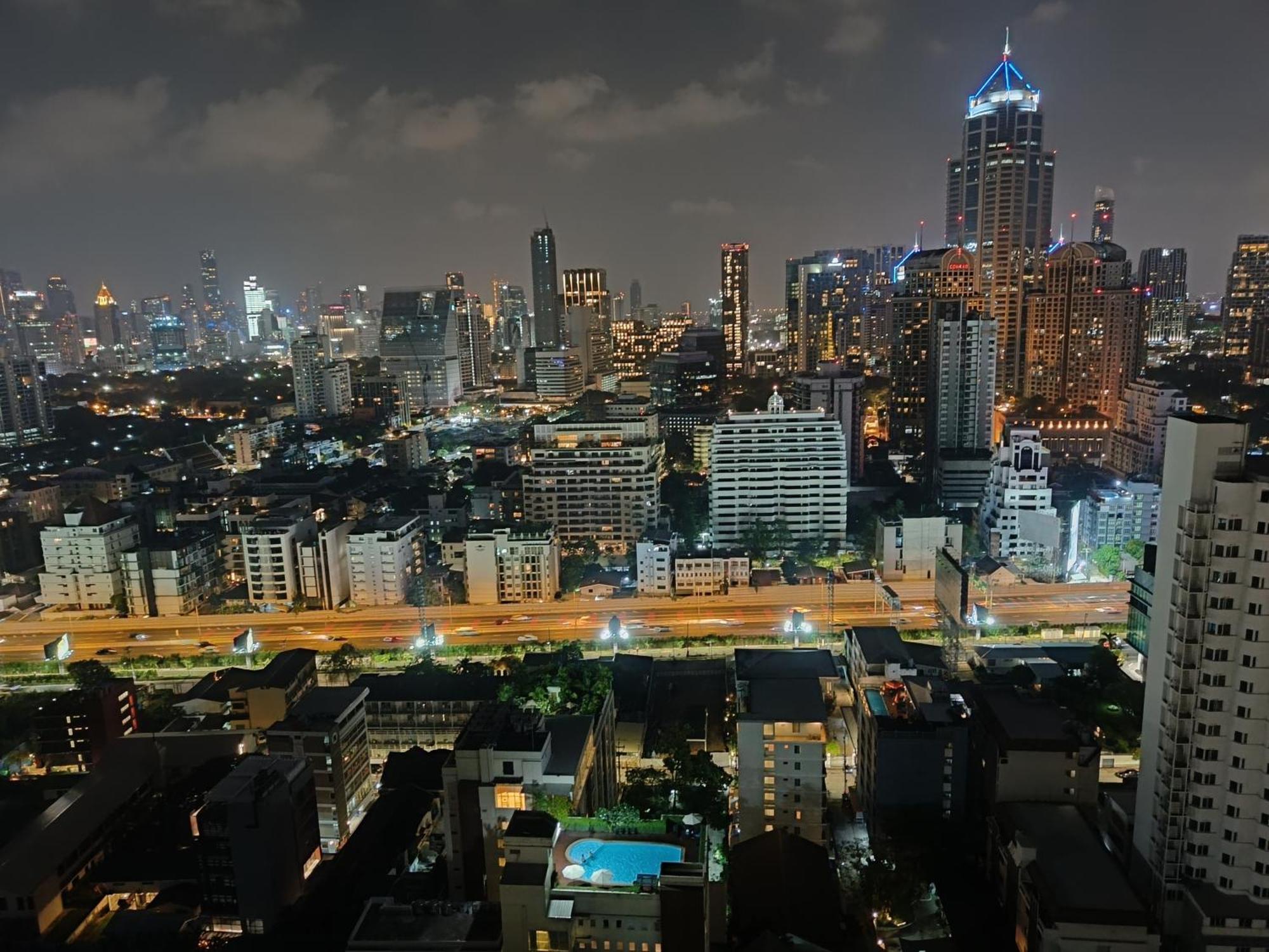 Affordable Serviced Apartments In Nana Omni Tower - Prime Sukhumvit Location Bangkok Zewnętrze zdjęcie