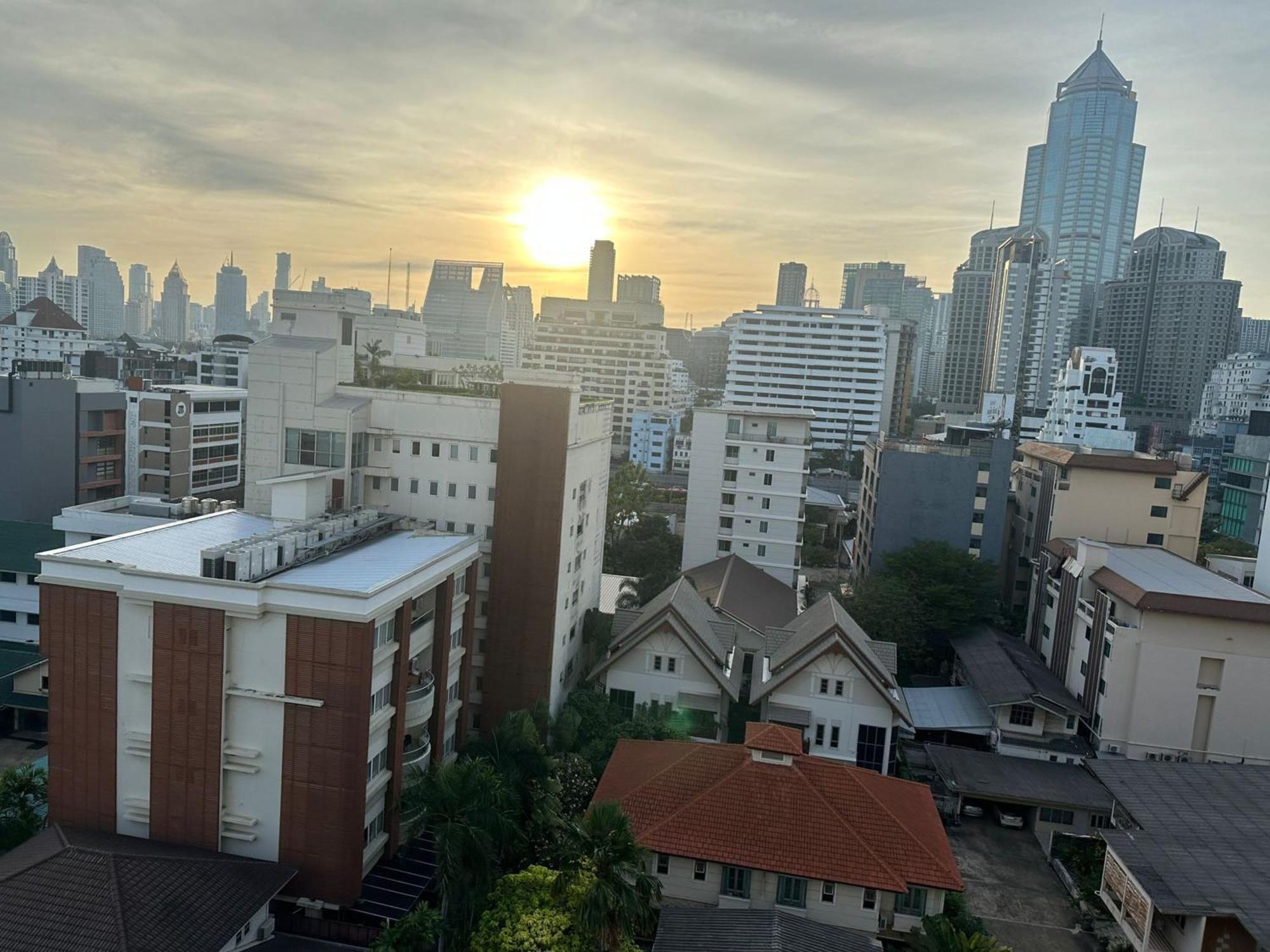 Affordable Serviced Apartments In Nana Omni Tower - Prime Sukhumvit Location Bangkok Zewnętrze zdjęcie