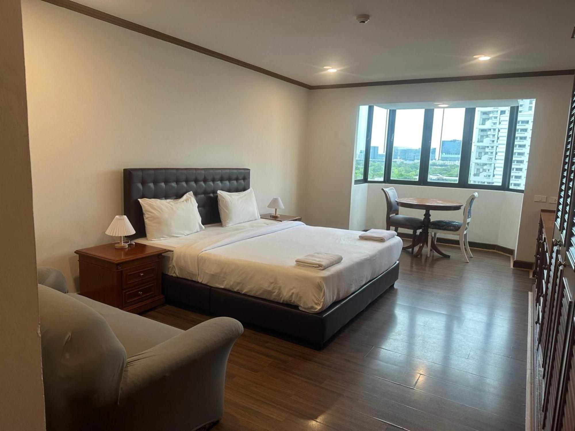 Affordable Serviced Apartments In Nana Omni Tower - Prime Sukhumvit Location Bangkok Zewnętrze zdjęcie