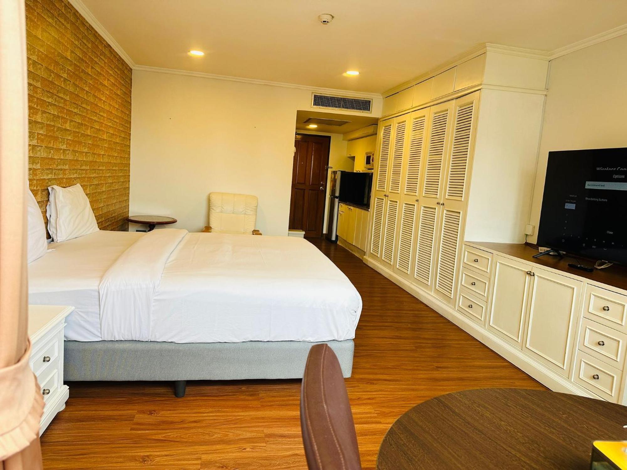 Affordable Serviced Apartments In Nana Omni Tower - Prime Sukhumvit Location Bangkok Zewnętrze zdjęcie
